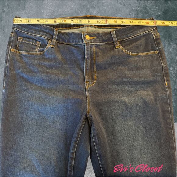 Woman's Old Navy Dark Wash Mid-Rise Kicker Boot-Cut Blue Jeans Sz 14 Short - Picture 2 of 7